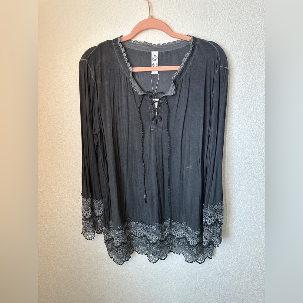 NWT Lace Trim Flowy Long Sleeve Grey Top - One Size 